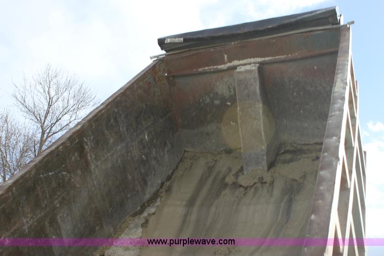 image for item AJ9498 1993 Ford LNT8000 dump truck