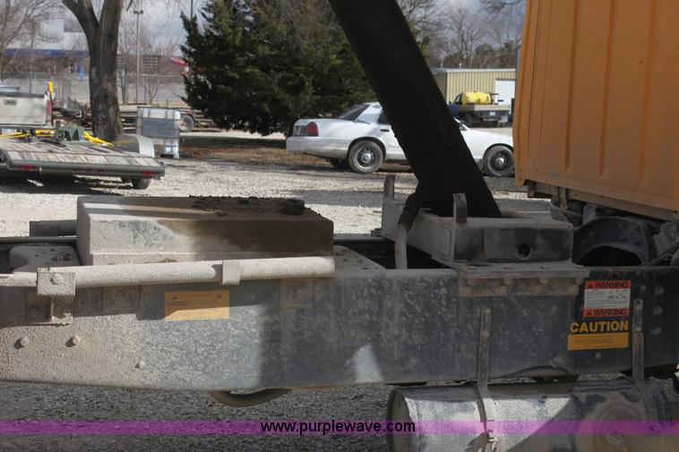 image for item AJ9498 1993 Ford LNT8000 dump truck