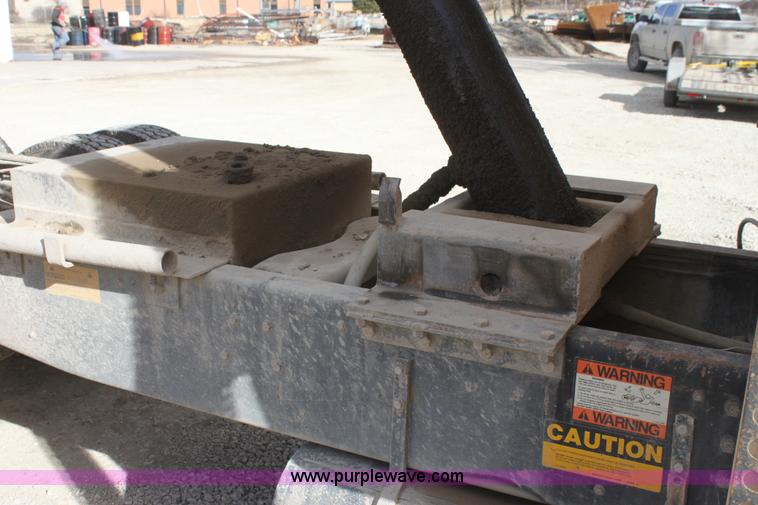 image for item AJ9498 1993 Ford LNT8000 dump truck