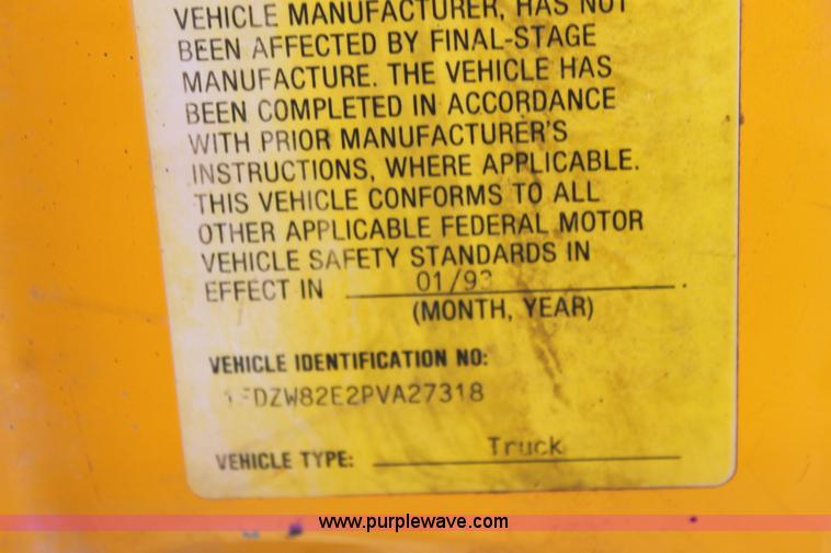 image for item AJ9498 1993 Ford LNT8000 dump truck