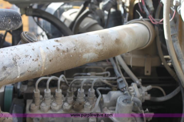 image for item AJ9498 1993 Ford LNT8000 dump truck