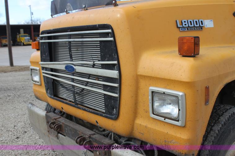 image for item AJ9498 1993 Ford LNT8000 dump truck