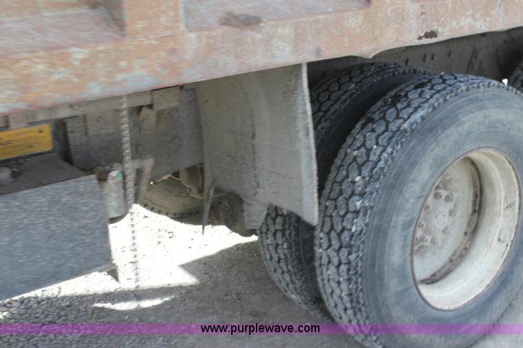 image for item AJ9498 1993 Ford LNT8000 dump truck