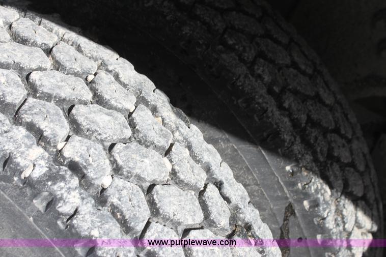 image for item AJ9498 1993 Ford LNT8000 dump truck