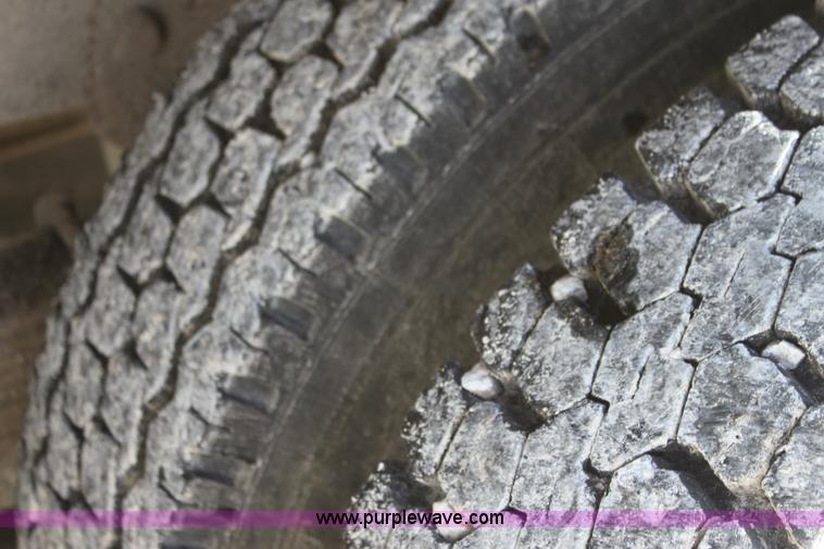 image for item AJ9498 1993 Ford LNT8000 dump truck