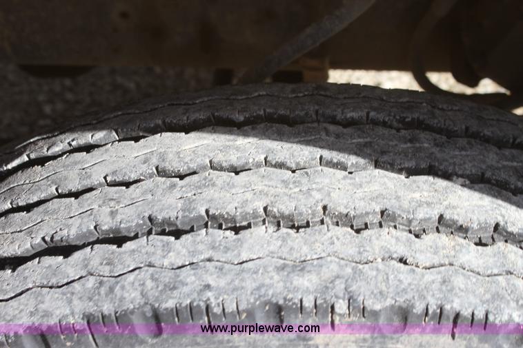 image for item AJ9498 1993 Ford LNT8000 dump truck