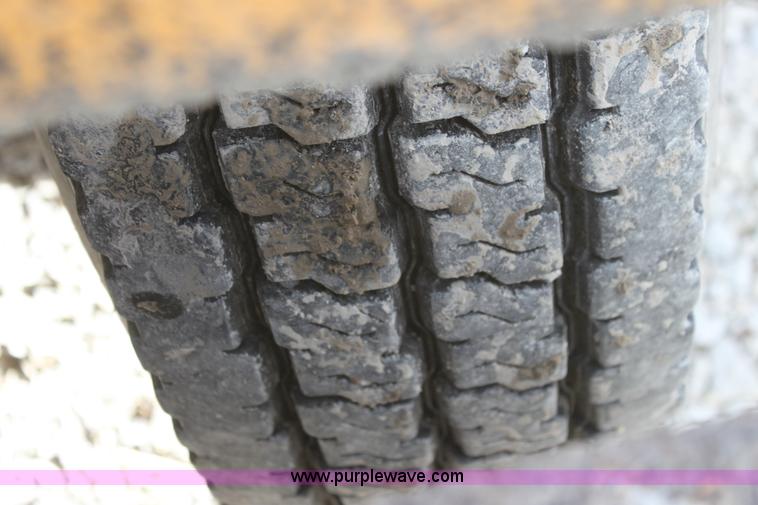 image for item AJ9498 1993 Ford LNT8000 dump truck