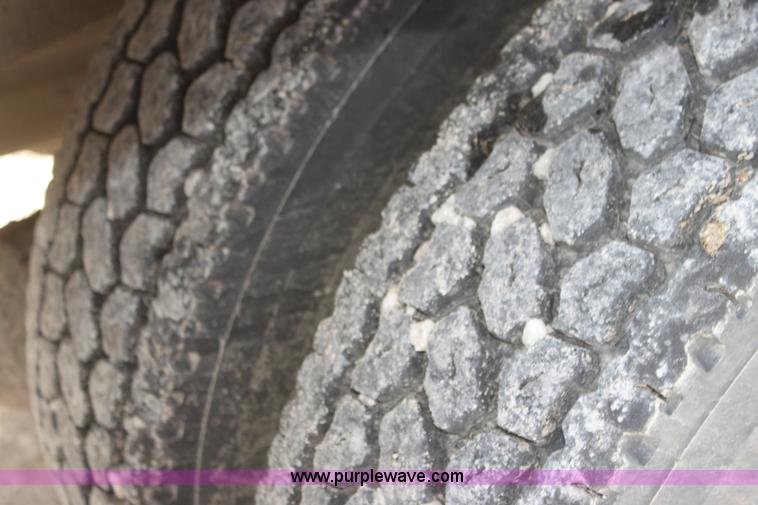 image for item AJ9498 1993 Ford LNT8000 dump truck