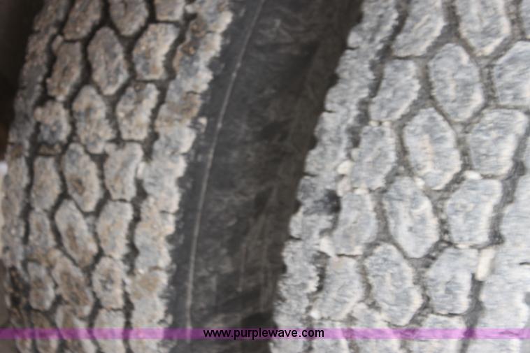 image for item AJ9498 1993 Ford LNT8000 dump truck