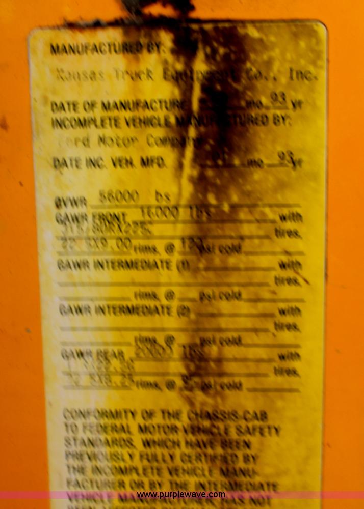 image for item AJ9498 1993 Ford LNT8000 dump truck