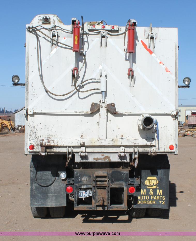image for item C3692 1989 Ford L9000 vactor truck