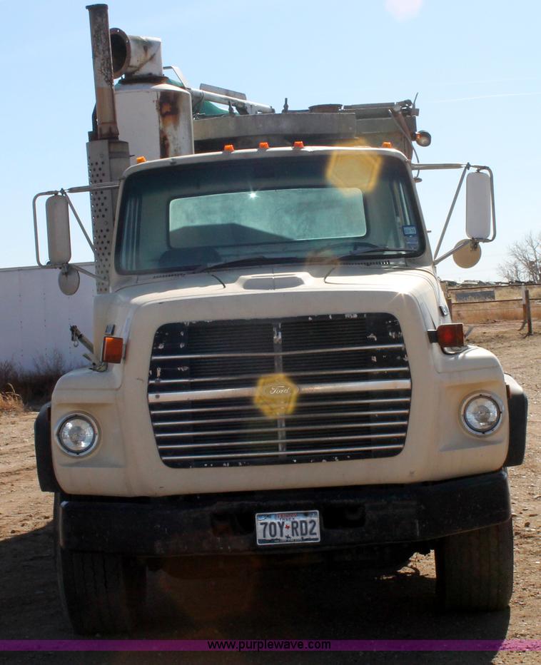 image for item C3692 1989 Ford L9000 vactor truck