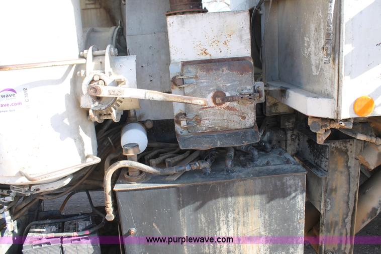 image for item C3692 1989 Ford L9000 vactor truck