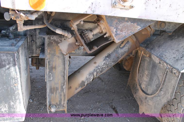 image for item C3692 1989 Ford L9000 vactor truck