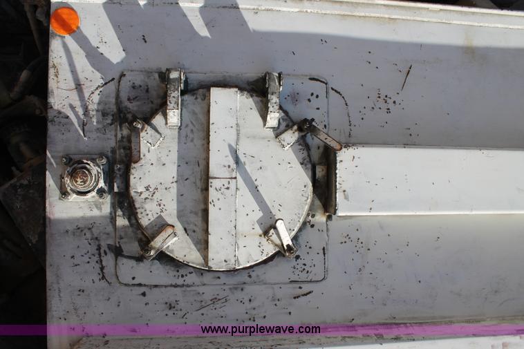 image for item C3692 1989 Ford L9000 vactor truck