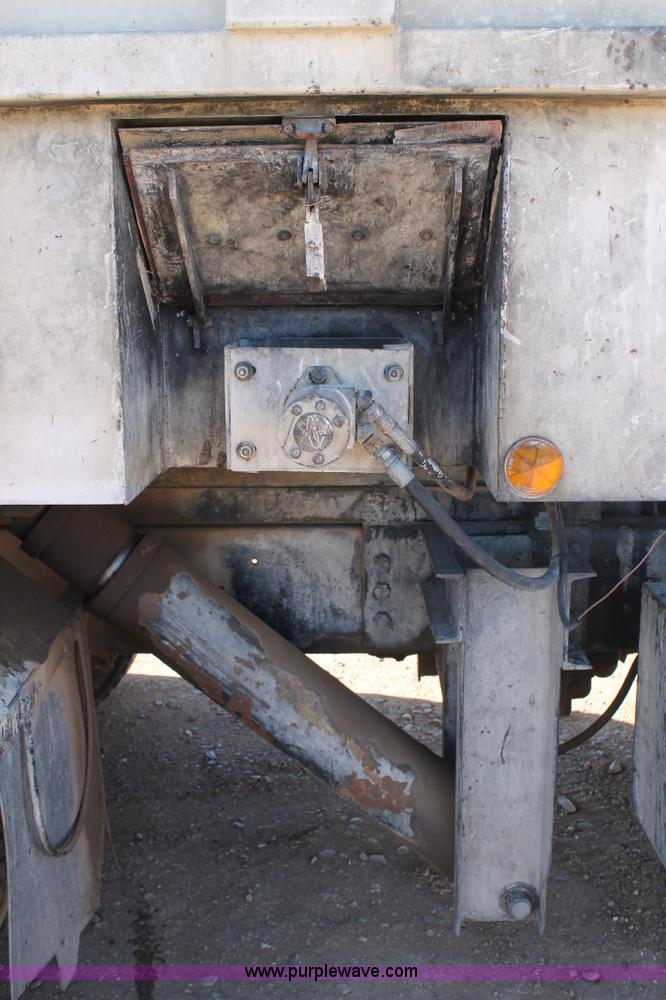 image for item C3692 1989 Ford L9000 vactor truck