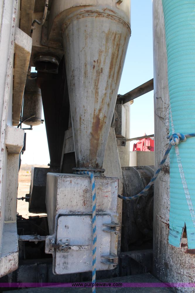 image for item C3692 1989 Ford L9000 vactor truck