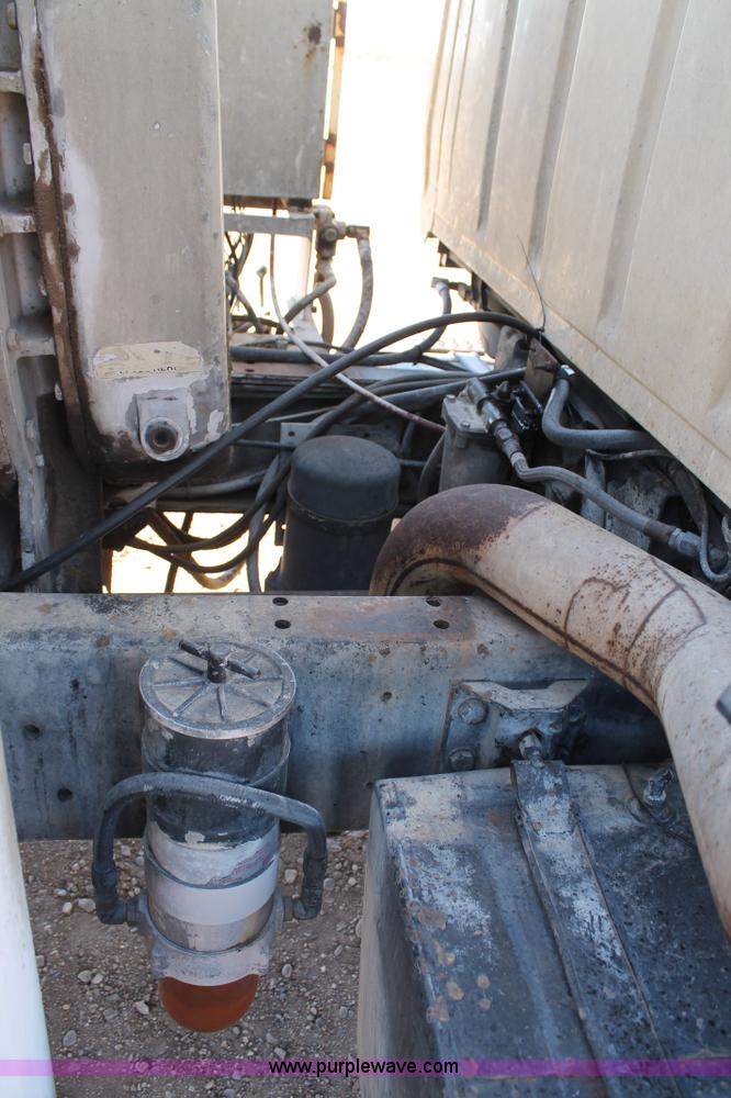 image for item C3692 1989 Ford L9000 vactor truck