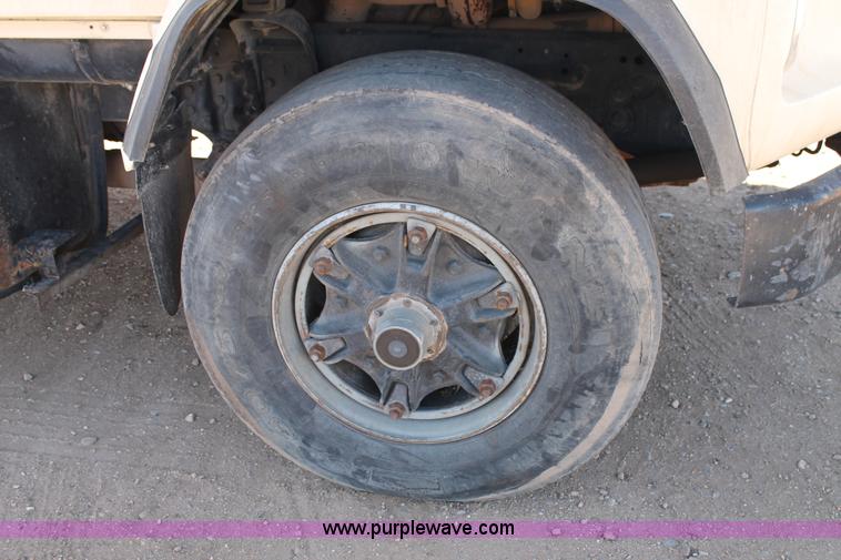 image for item C3692 1989 Ford L9000 vactor truck