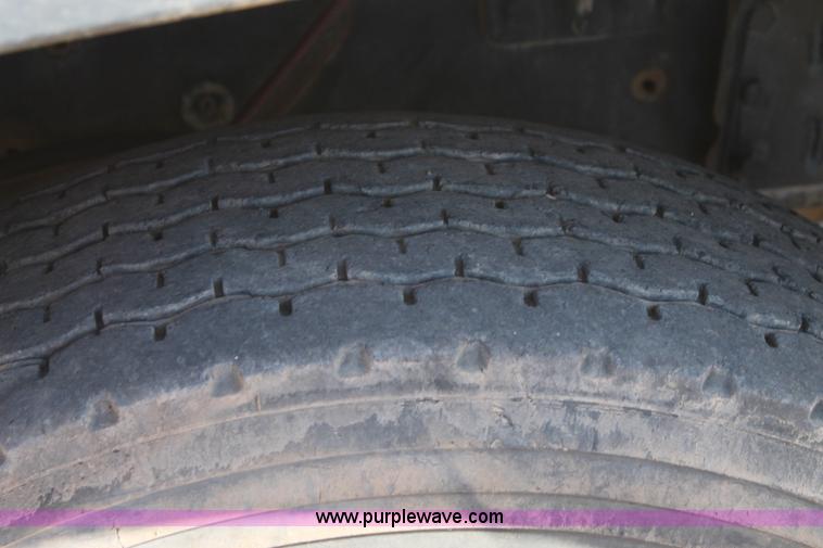 image for item C3692 1989 Ford L9000 vactor truck