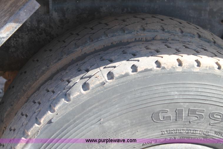 image for item C3692 1989 Ford L9000 vactor truck