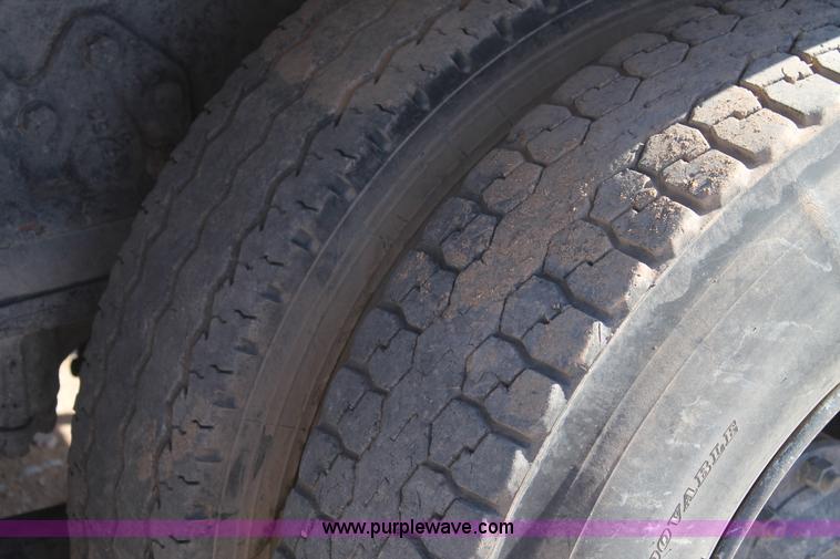 image for item C3692 1989 Ford L9000 vactor truck