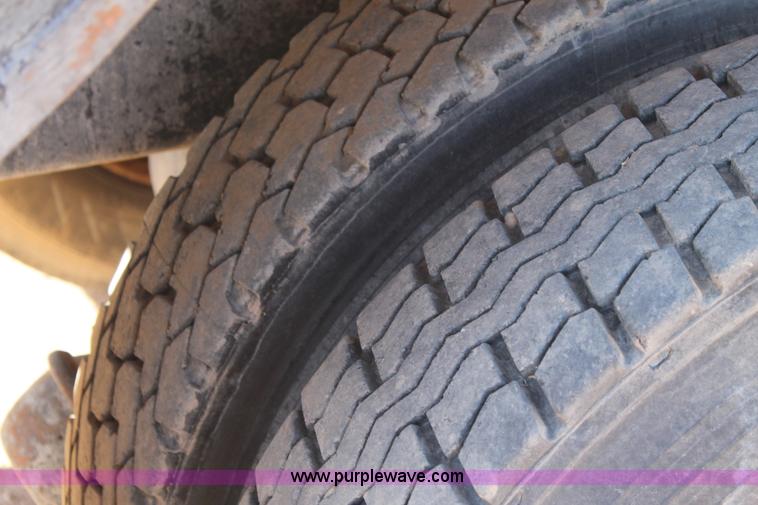 image for item C3692 1989 Ford L9000 vactor truck