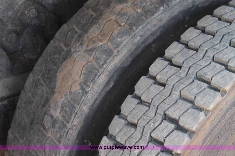 image for item C3692 1989 Ford L9000 vactor truck