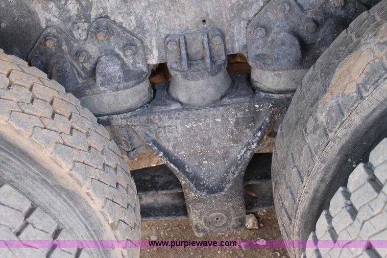 image for item C3692 1989 Ford L9000 vactor truck