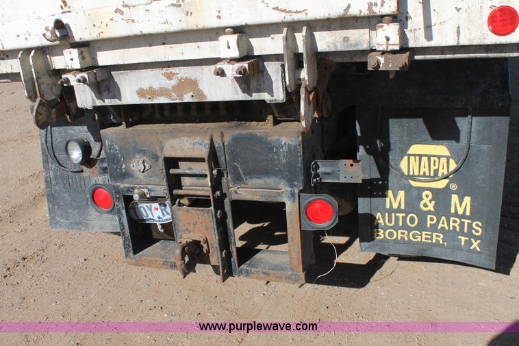 image for item C3692 1989 Ford L9000 vactor truck