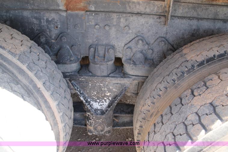 image for item C3692 1989 Ford L9000 vactor truck