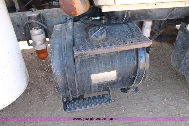 image for item C3692 1989 Ford L9000 vactor truck