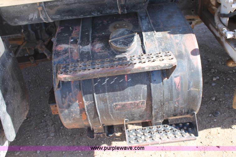 image for item C3692 1989 Ford L9000 vactor truck