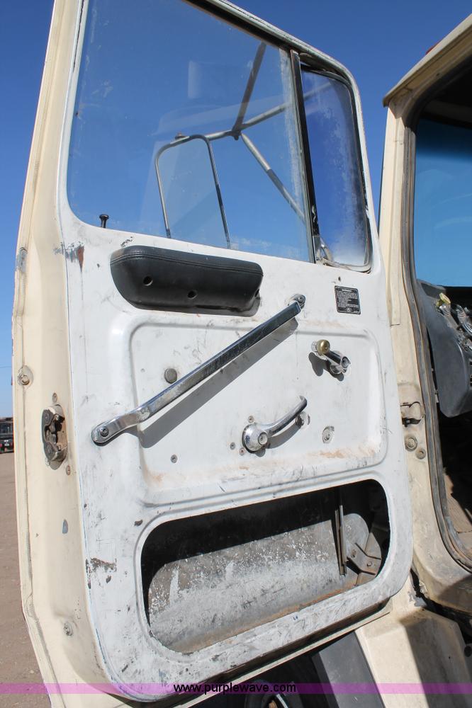 image for item C3692 1989 Ford L9000 vactor truck