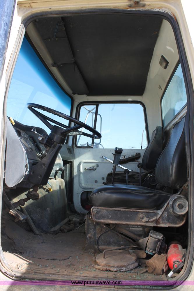 image for item C3692 1989 Ford L9000 vactor truck