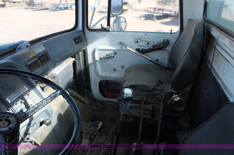 image for item C3692 1989 Ford L9000 vactor truck