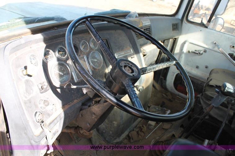 image for item C3692 1989 Ford L9000 vactor truck