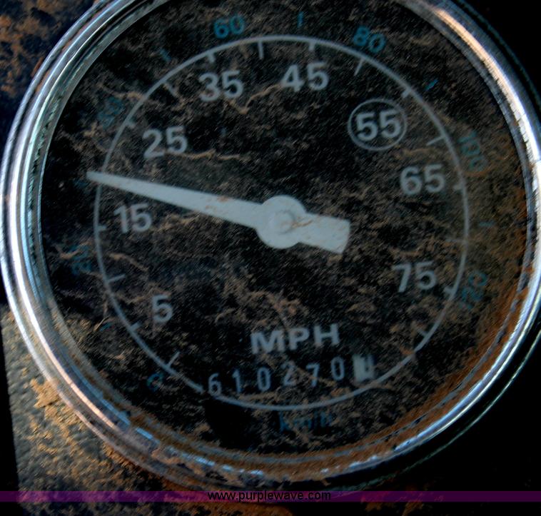 image for item C3692 1989 Ford L9000 vactor truck