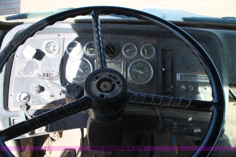 image for item C3692 1989 Ford L9000 vactor truck