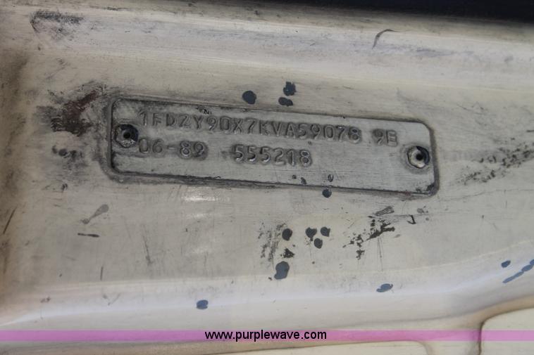 image for item C3692 1989 Ford L9000 vactor truck