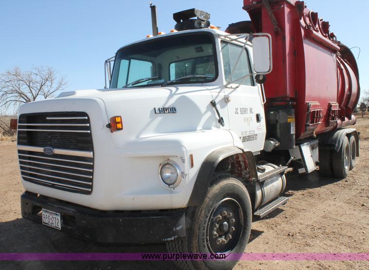 image for item C3693 1993 Ford LTS9000 vactor truck