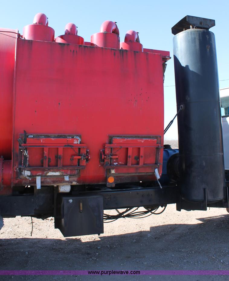 image for item C3693 1993 Ford LTS9000 vactor truck