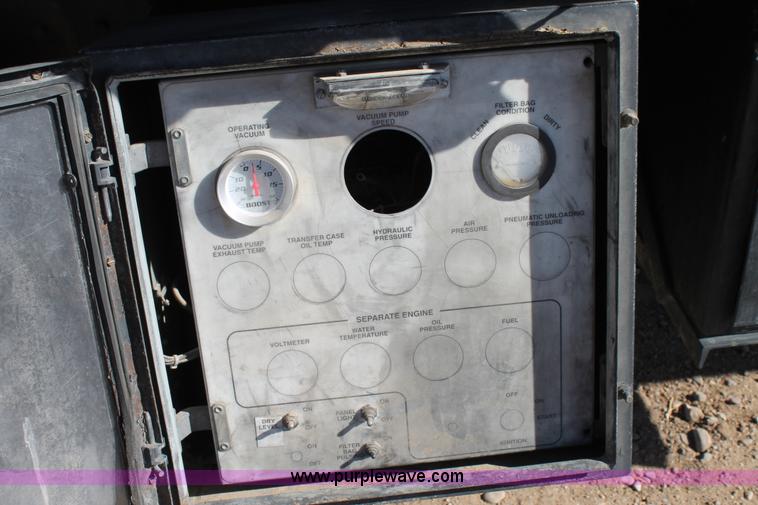 image for item C3693 1993 Ford LTS9000 vactor truck