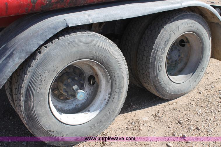 image for item C3693 1993 Ford LTS9000 vactor truck