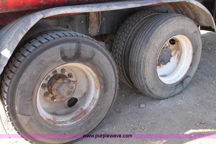 image for item C3693 1993 Ford LTS9000 vactor truck