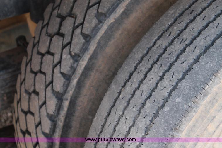 image for item C3693 1993 Ford LTS9000 vactor truck