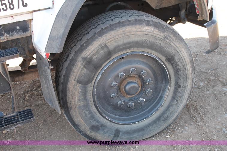 image for item C3693 1993 Ford LTS9000 vactor truck