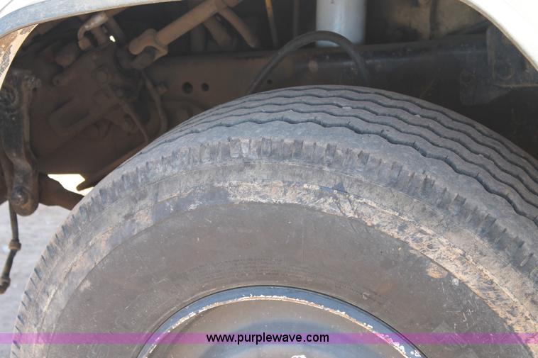 image for item C3693 1993 Ford LTS9000 vactor truck