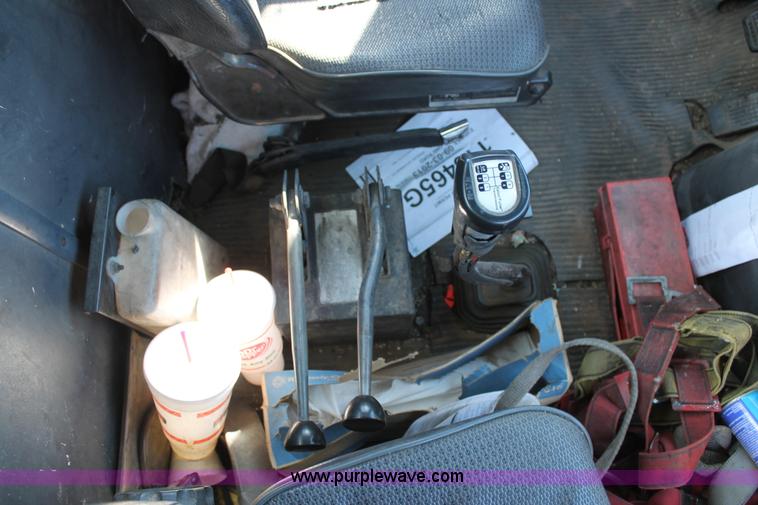 image for item C3693 1993 Ford LTS9000 vactor truck