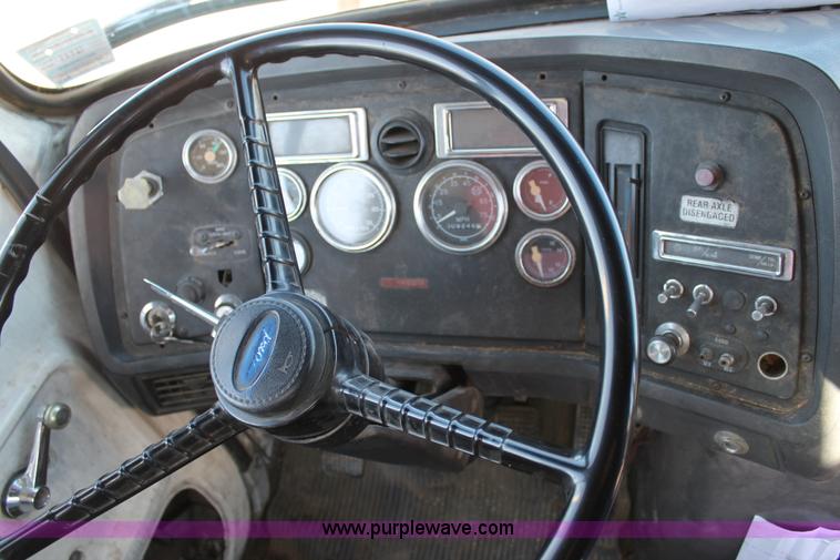 image for item C3693 1993 Ford LTS9000 vactor truck